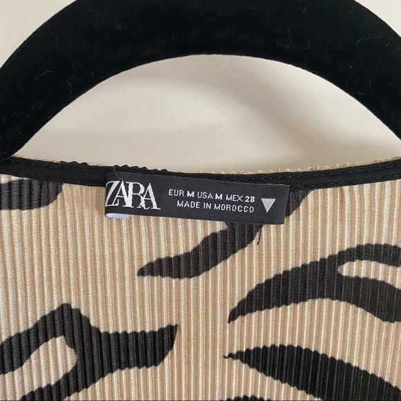 Zara Neutral Zebra Tiger Animal Print Pattern Pleated Panel Dress Size Medium - Picture 3 of 7
